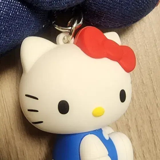 정품 헬로키티 키링 데님 리본