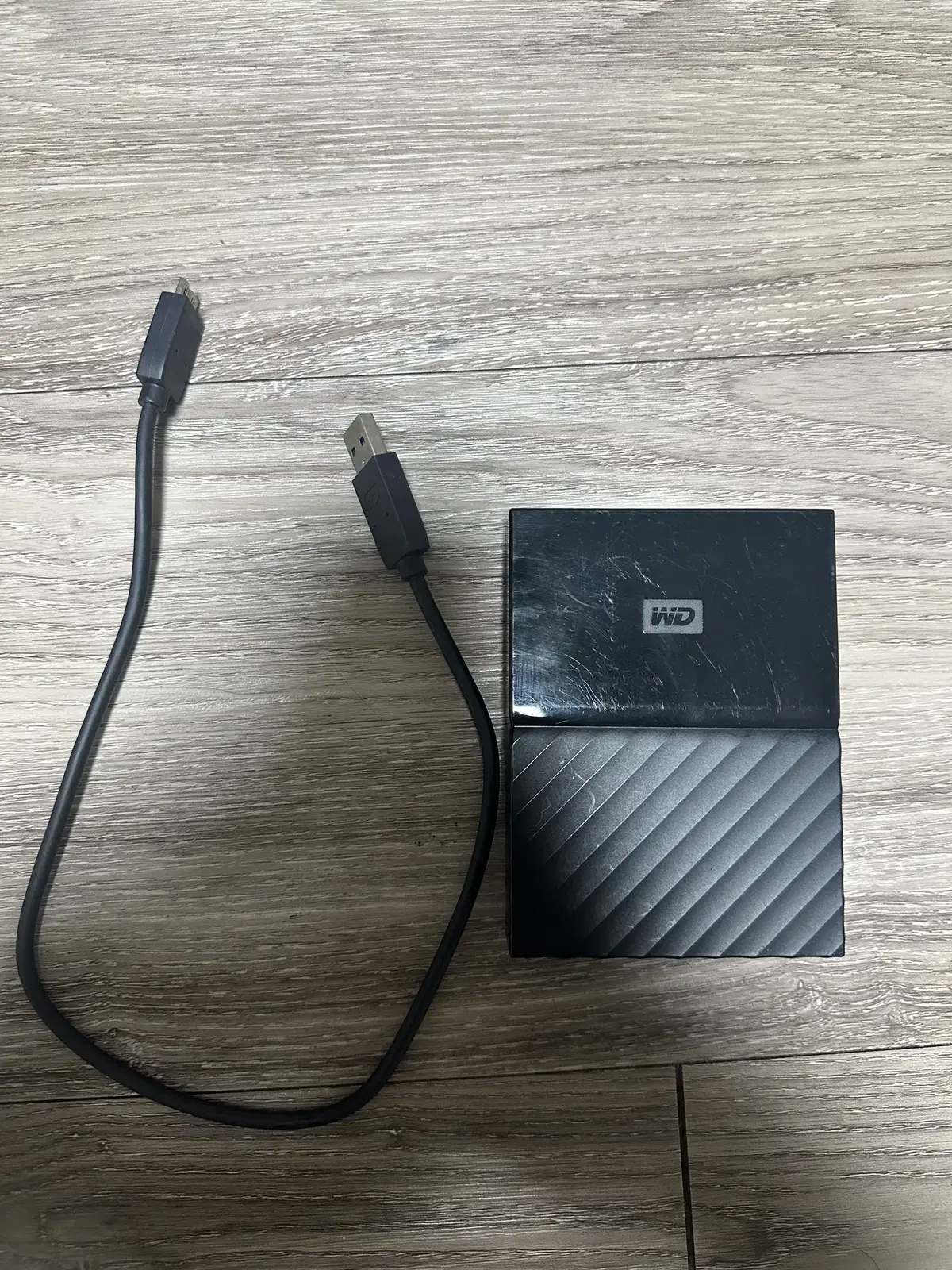 외장하드 WD My Passport 2tb 블랙 색상 판매합니다.