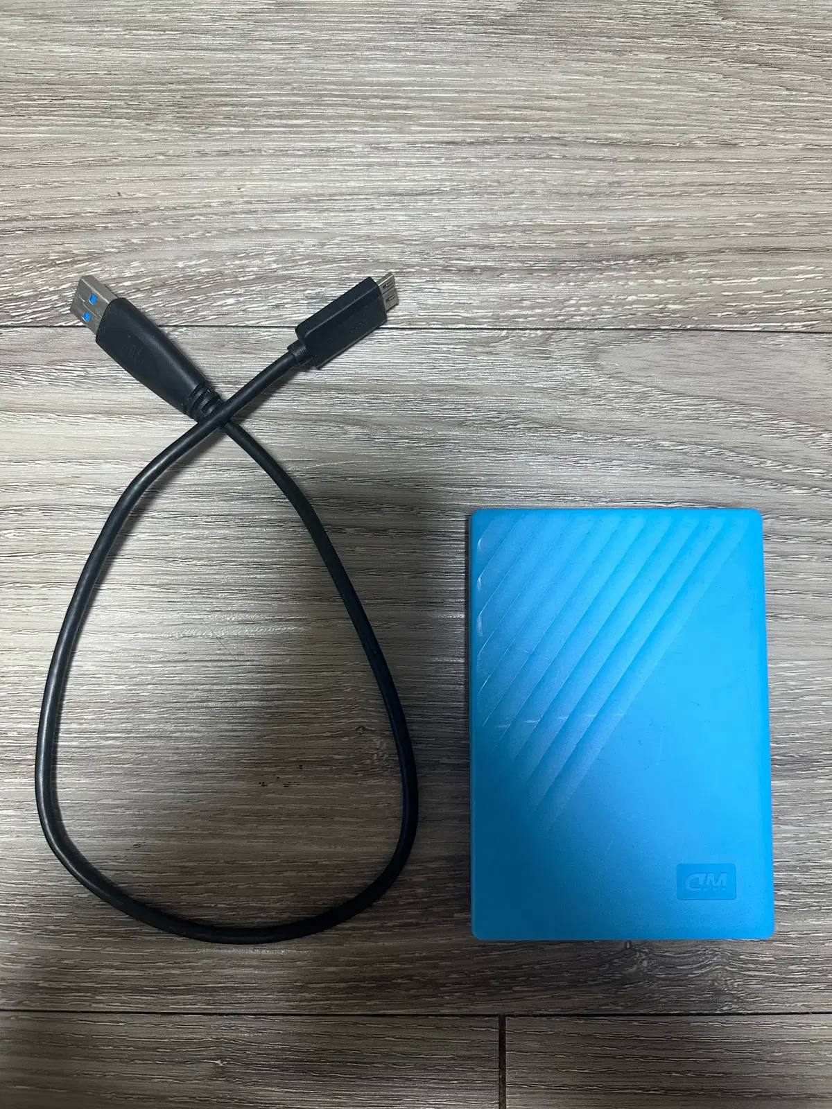 신품급 외장하드 WD My Passport 5tb 블루 색상 판매합니다.