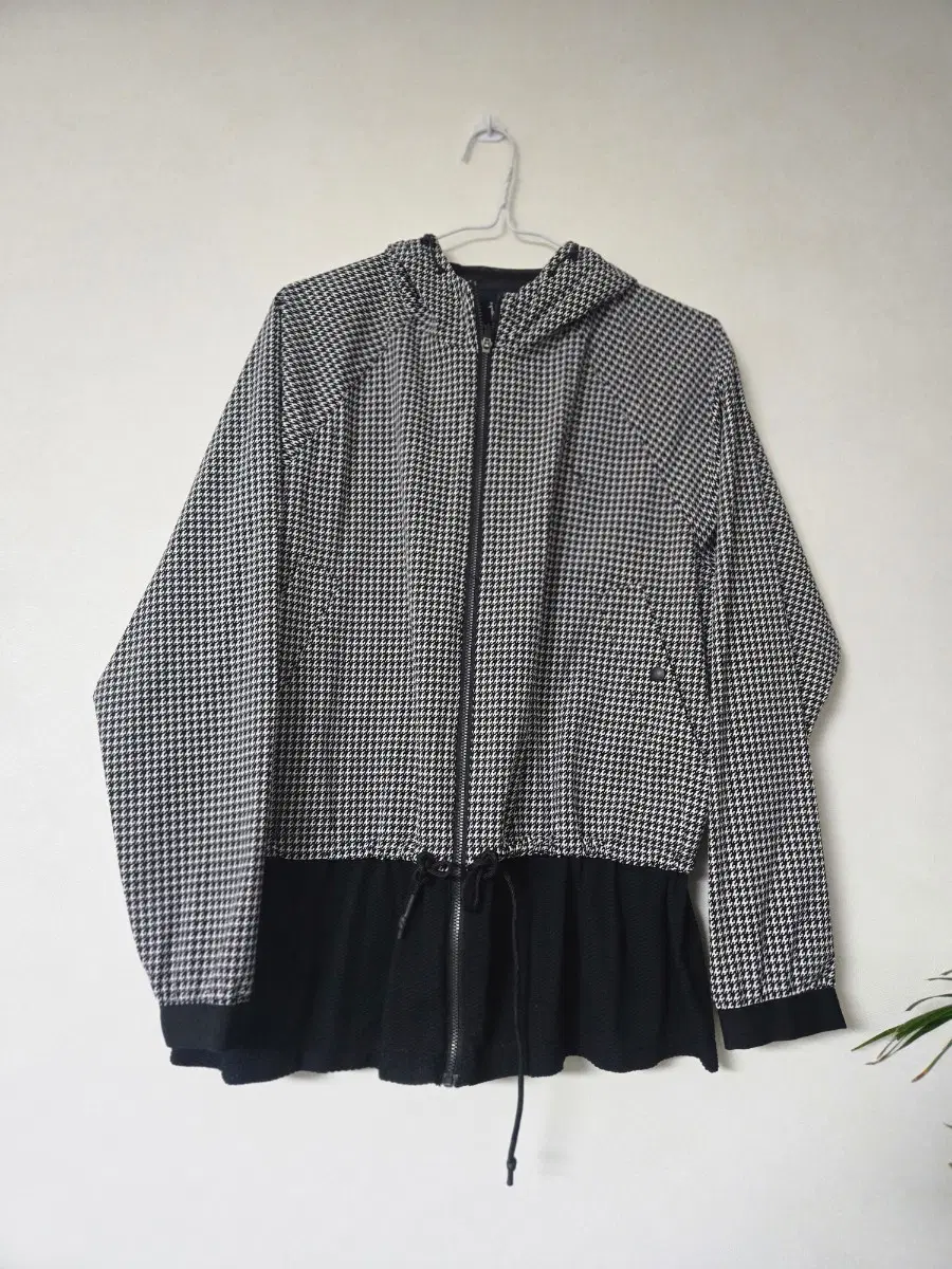 HAZZYS GOLF 체크 후드 바람막이 100