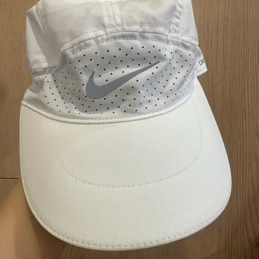 나이키 드라이핏 모자 화이트