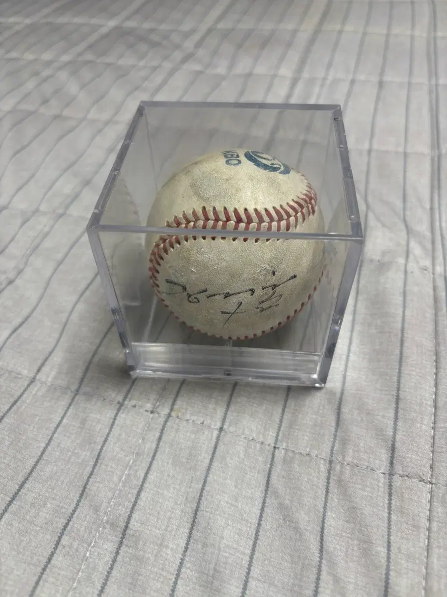 KBO 김재호 사인볼 + 전시 케이스