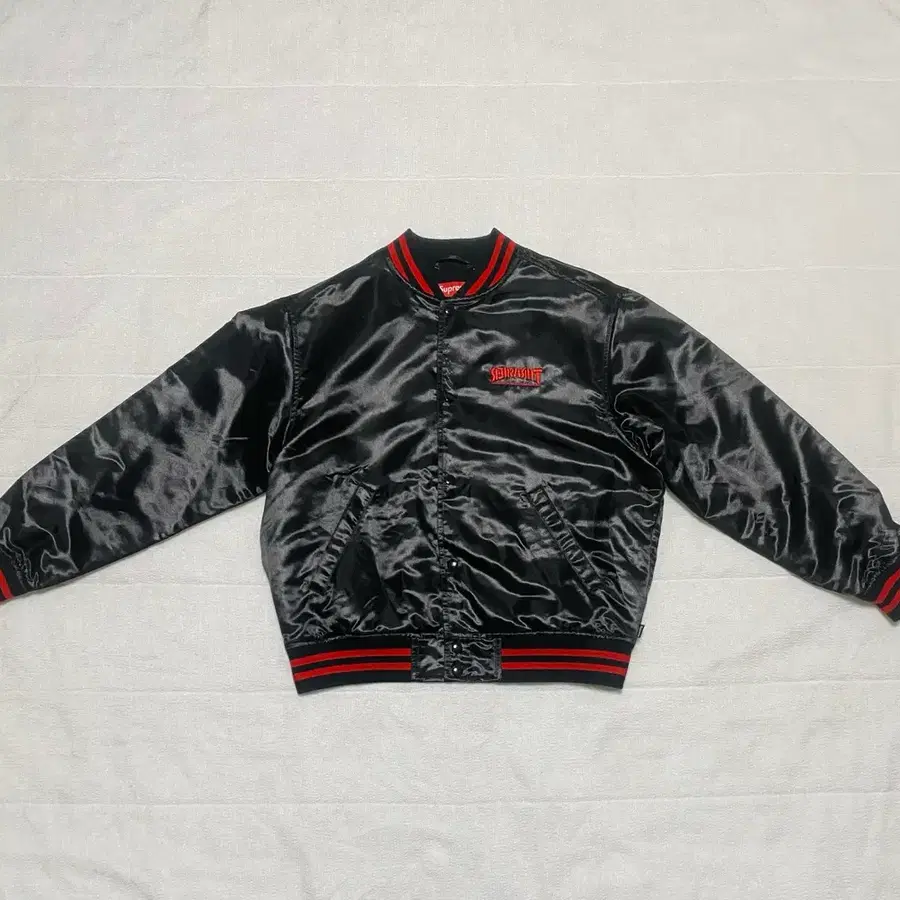 (S)슈프림 21FW Thrasher 사틴 바시티 자켓