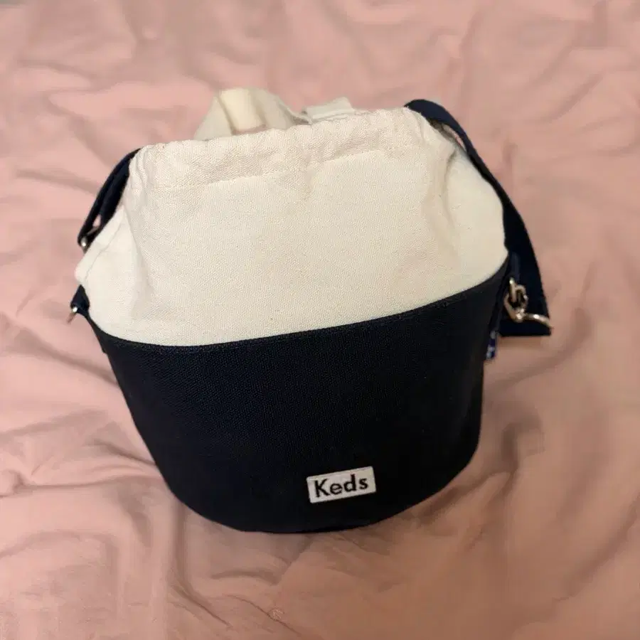 Keds 캔버스 버킷백 네이비/화이트