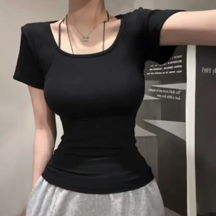 뉴앤비 스퀘어 딥유넥 골지
