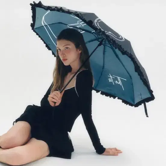 더티스 THETIS SYMBOL KEY FRILL UMBRELLA 우산 블랙