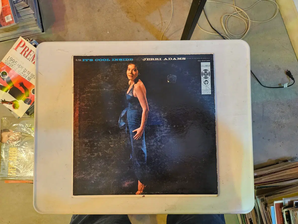 제리 애덤스Jerri Adams가 1956년에 발표한 데뷔 명반It's Cool Inside 국내없는 희귀 LP