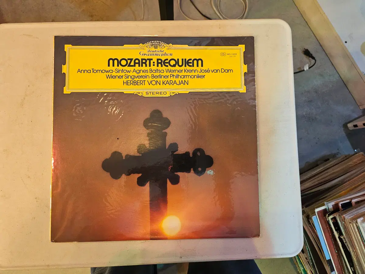 헤르베르트 폰 카라얀Herbert von Karajan이 지휘한 모차르트의 레퀴엠Requiem in D minor, K. 626 LP/국내없는 희귀 LP