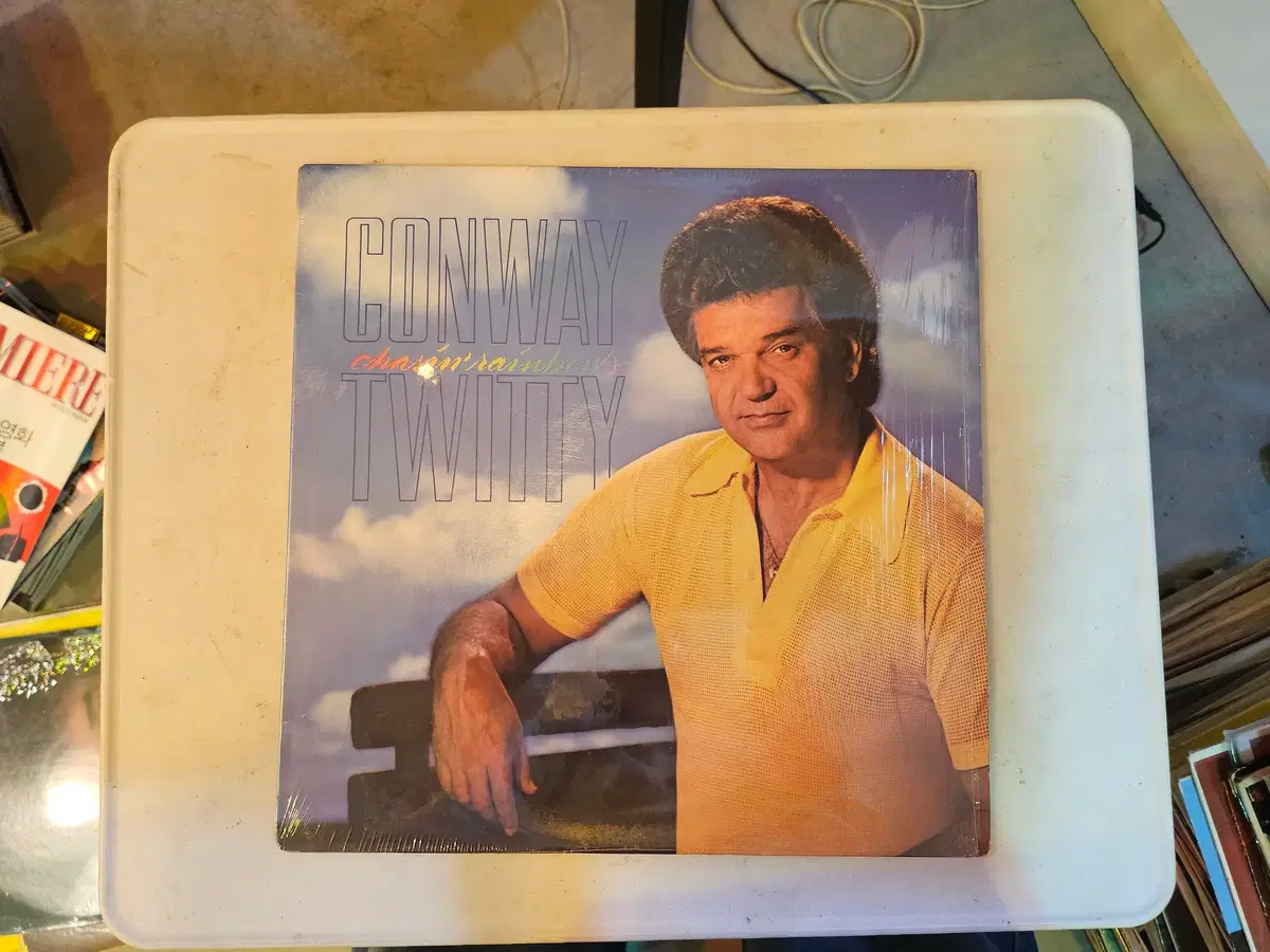콘웨이 트위티Conway Twitty의 50번째 기념비적인 정규 앨범 Chasin' Rainbows/국내없는 희귀 LP