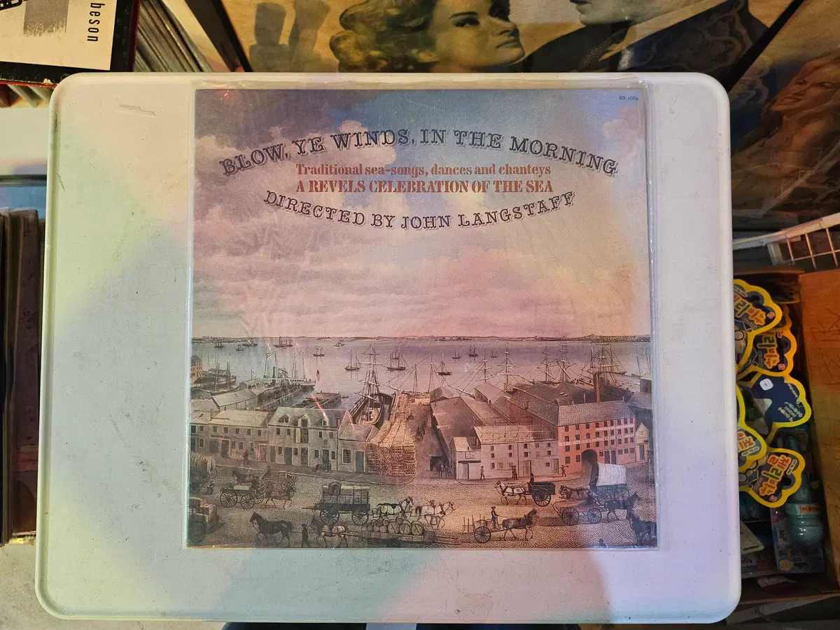 존 랭스타프John Langstaff가 예술감독을 맡아 1984년에 발표한 해양 포크 음악 명반 Blow, Ye Winds, In The Morning/국내없는 희귀 LP