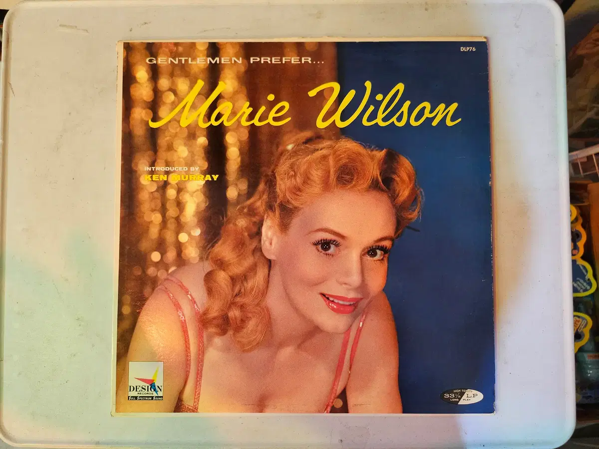 미국의 전설적인 라디오 영화 배우이자 글래머 코메디언인 마리 윌슨Marie Wilson이 1959년에 발표한 보컬 팝/재즈 명반 Gentlemen Prefer Marie