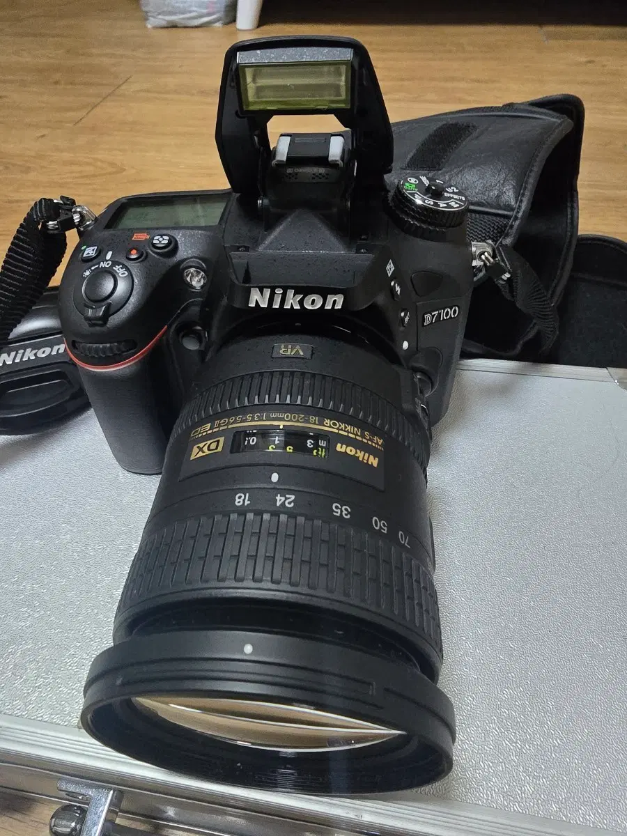 니콘 D7100 + 18-200mm 렌즈