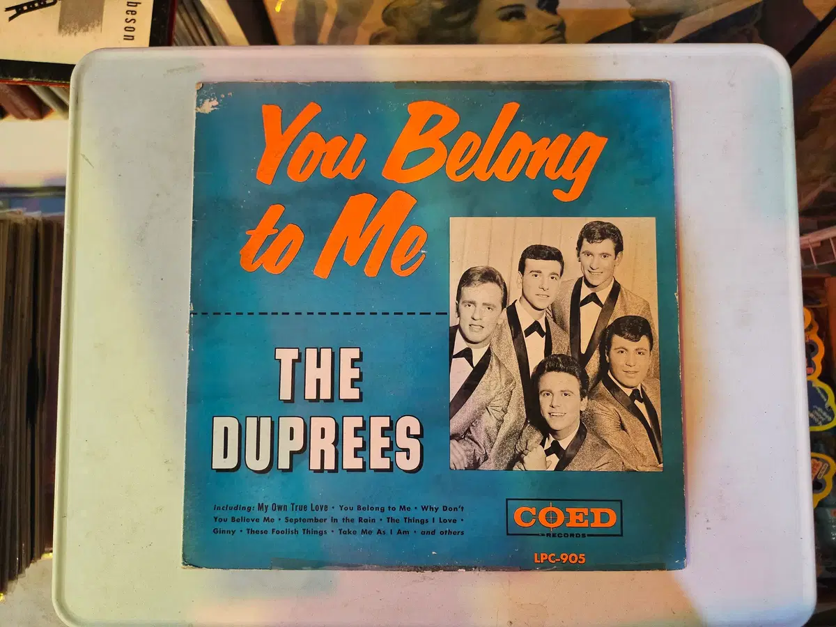 남성 5인조 보컬 그룹 더 듀프리스(The Duprees)가 1962년에 발표한 불멸의 데뷔 명반 You Belong to Me의 오리지널 미국반 LP