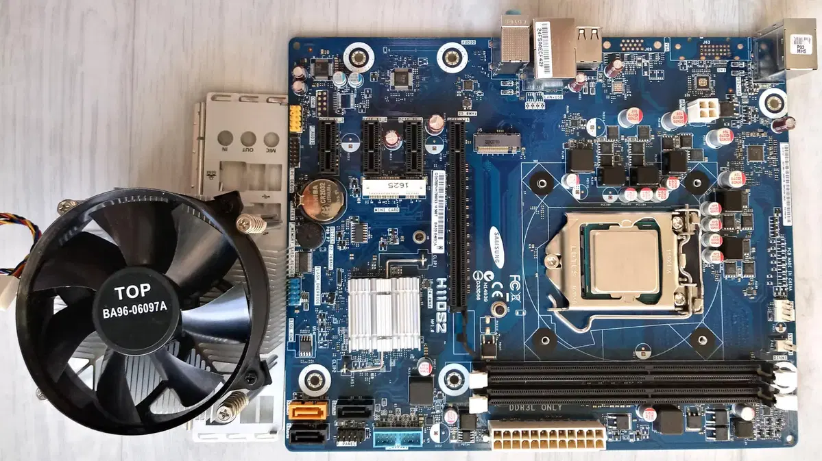 H110S2 삼성 메인보드+i5-6500(3.2GHz,4코어. 4스레드, 스카이레이크)CPU+CPU쿨러+백패널
