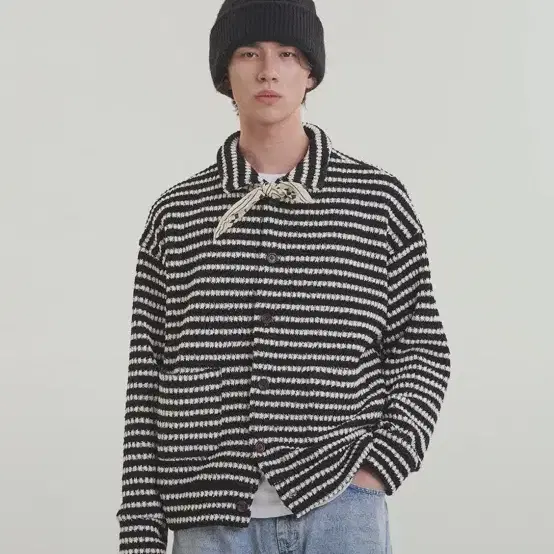 노이즈 스트라이프 카라 니트 가디건