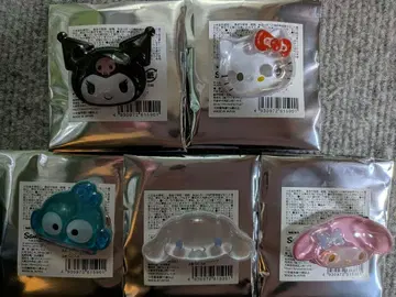 산리오 푹신푹신 배지