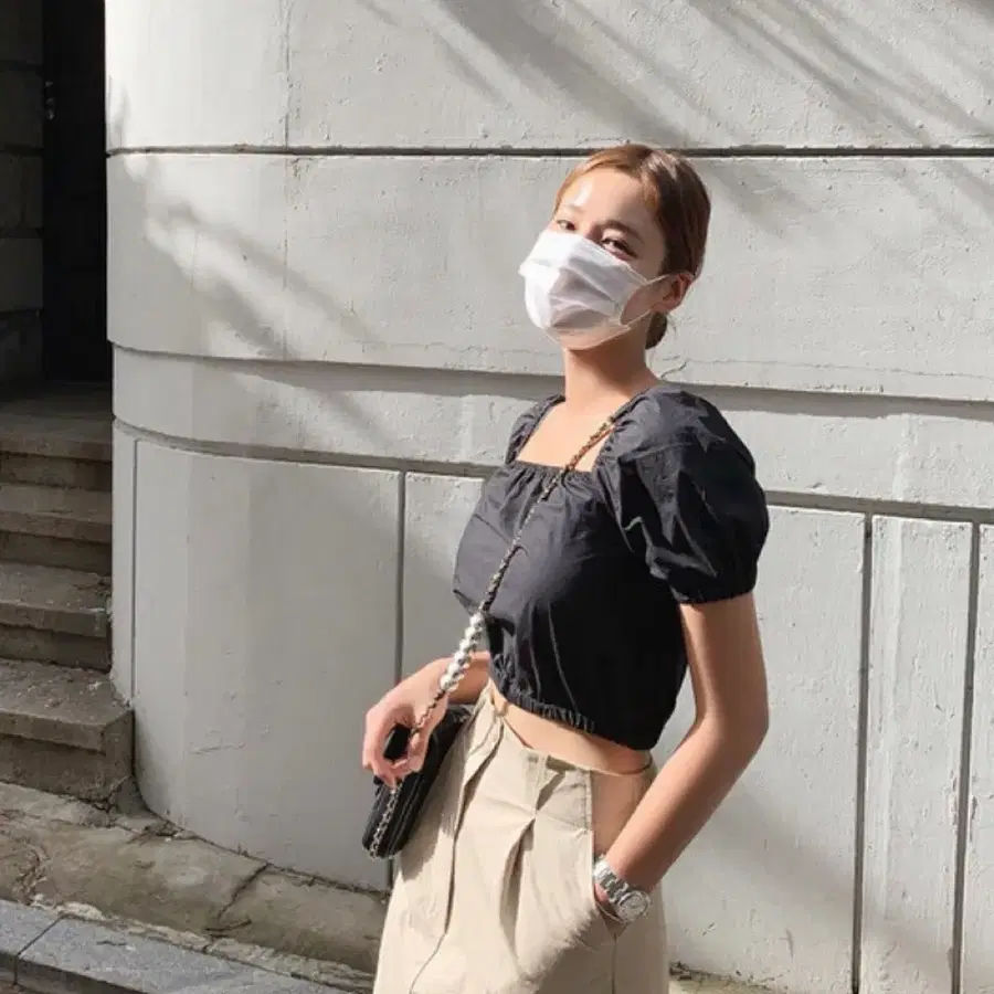 원로그 크롭 블라우스 새상품