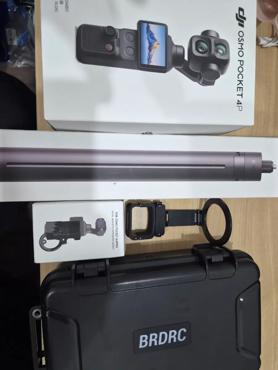 DJI 오즈모 포켓 4P 브이로스 콤보 + 보험 + 악세 팝니다.