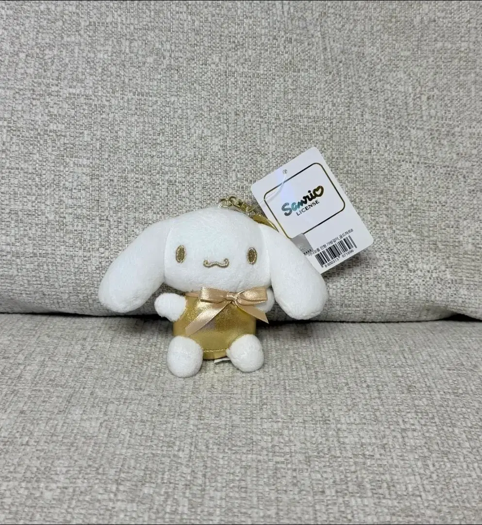 정품 산리오 시나모롤 골드하트 8cm 키링 인형