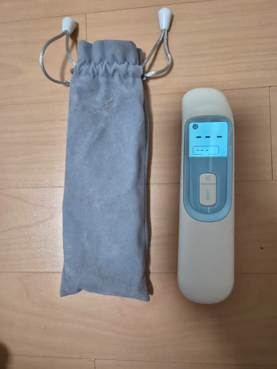 씨엠랩 비접촉 체온계 국산 거의 새것 팝니다.