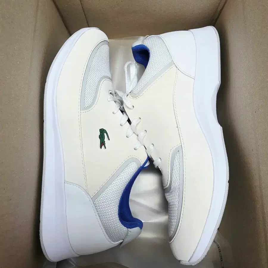 라코스테(Lacoste) 화이트 스니커즈 245mm