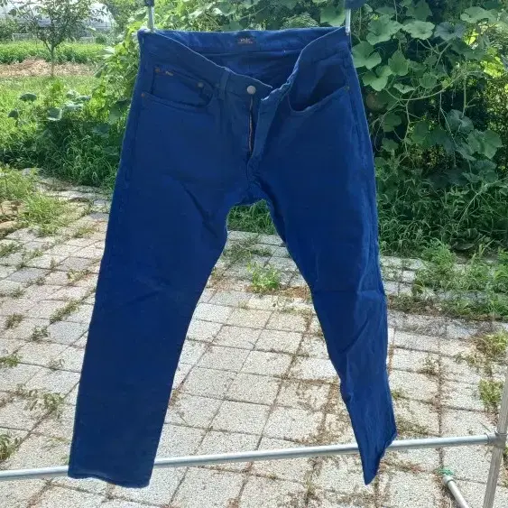랄프로렌) 폴로 비비드 블루 컬러 가먼트다이드 트윌 데님 팬츠 (32인치)