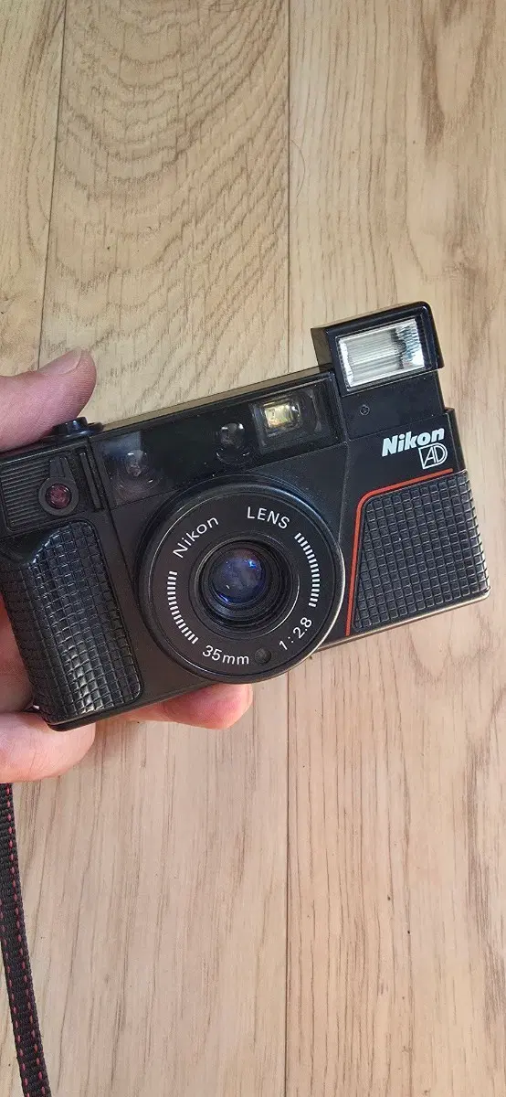 니콘 L35 AD2  35mm 필름카메라 판매합니다.