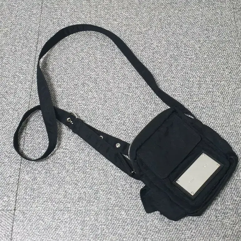 마뗑킴 나일론 카고 미니 크로스백 가방 판매합니다