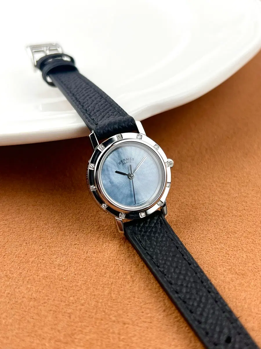 HERMES clipper blue shell dia bezel watch