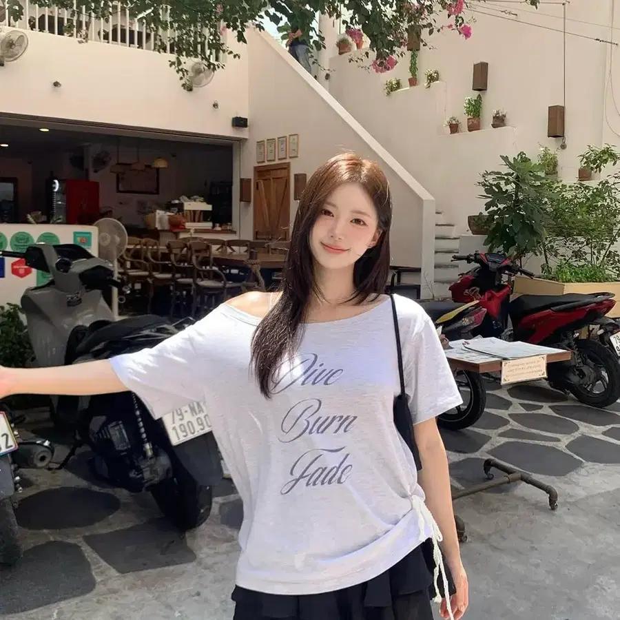(새상품)크랭크 플랜트샵 오프숄더 탑
