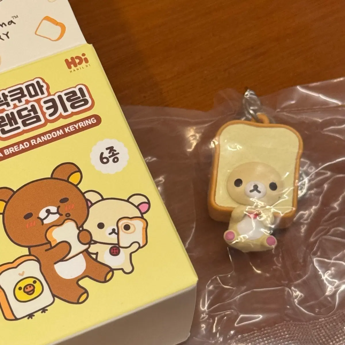 CGV 리락쿠마 식빵 키링 코리락쿠마