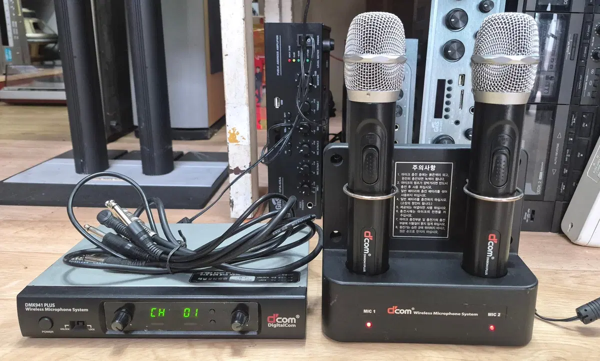 디지탈컴(D'com)의 DMK-9410 무선 마이크 세트