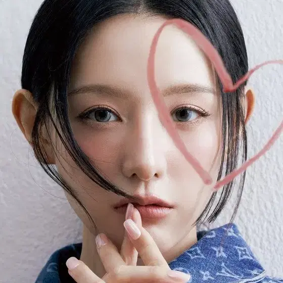 (마지막한권)<나의 해방일지><눈물의 여왕> 김지원님이 표지모델로 나온 얼루어 잡지 양도합니다