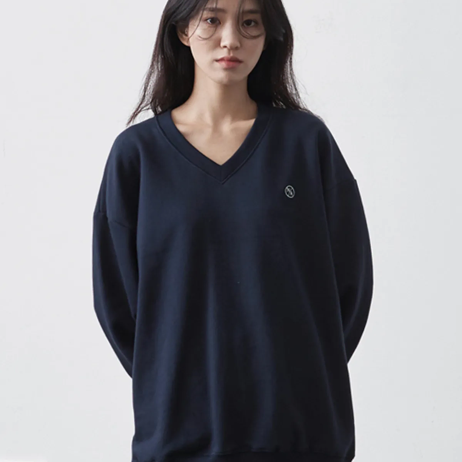 노이아고 NOI117 V넥 오버핏 로고 맨투맨 네이비 기모버전