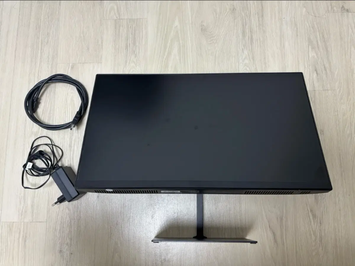 울트론 2235V PLUS 모니터