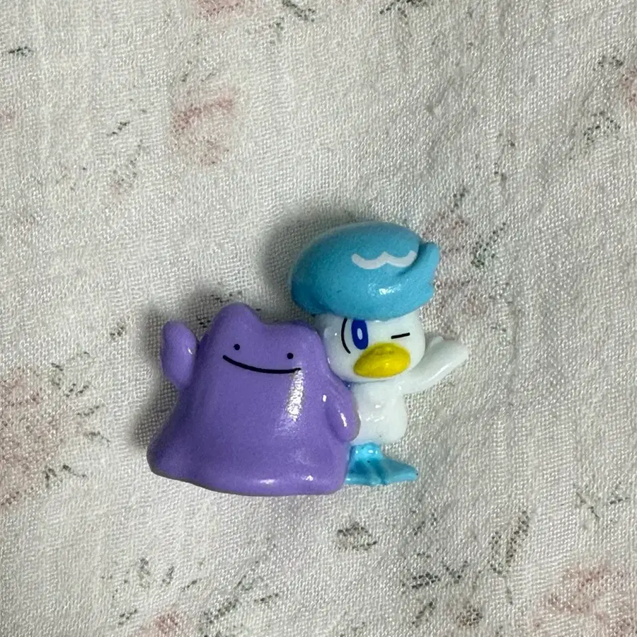 깜짝 타마고 메타몽과 함께 신상 배쓰볼 피규어 꾸왁스