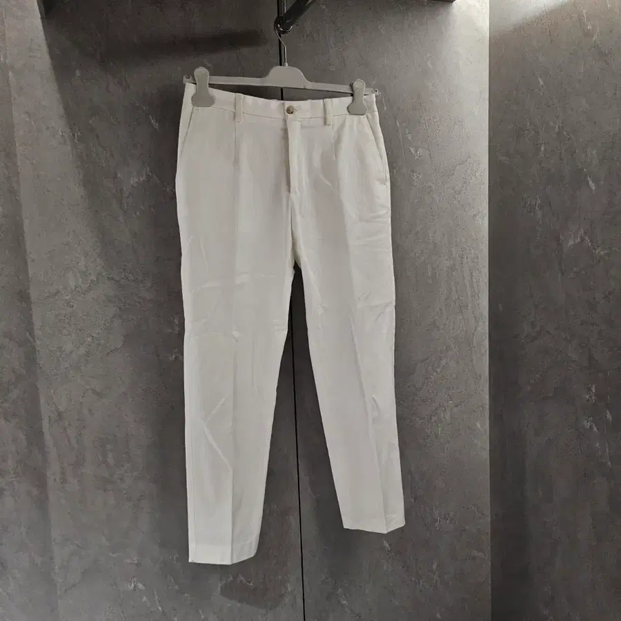 돌체앤가바나 패치로고 화이트 팬츠