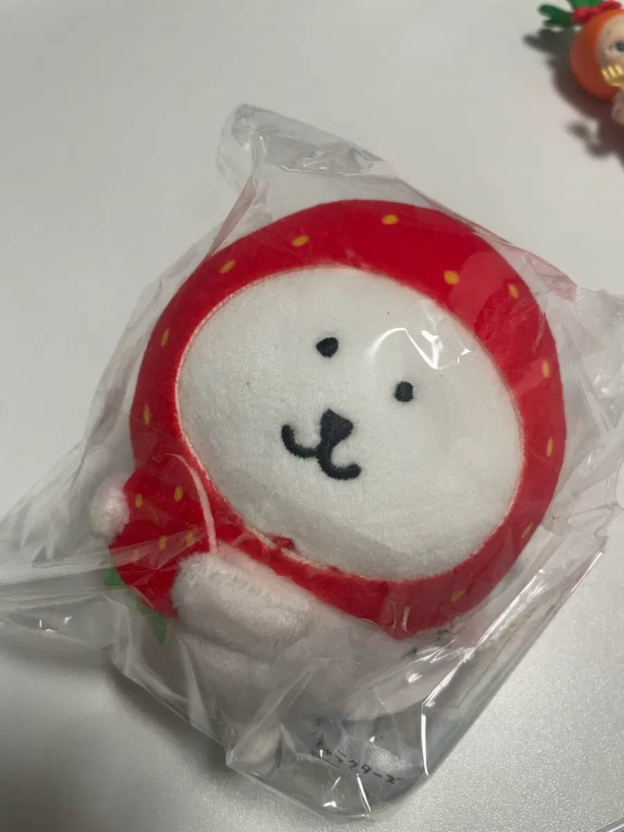농담곰 먹어볼까 딸기