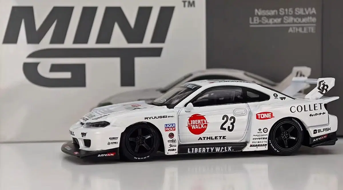 미니GT 1/64 닛산 S15 실비아 LB-슈퍼 실루엣 ATHLETE 화이트 모델 판매합니다.
