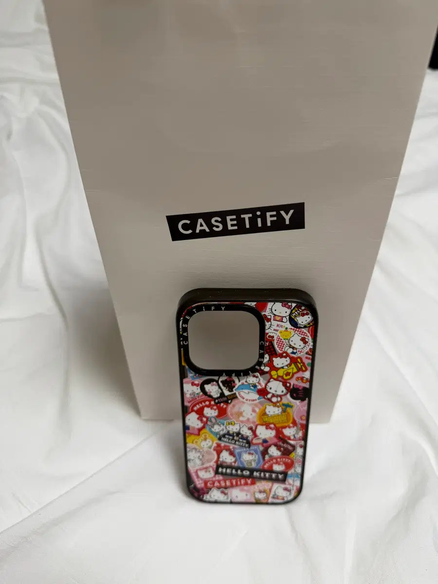 (한정판)CASETiFY 헬로키티 핸드폰 케이스 /아이폰 15pro