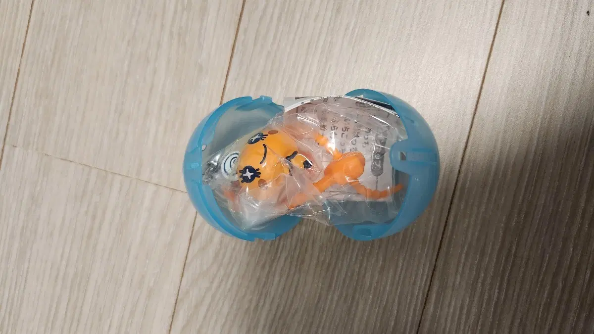 다마고치 케이블타이 가챠 메메치