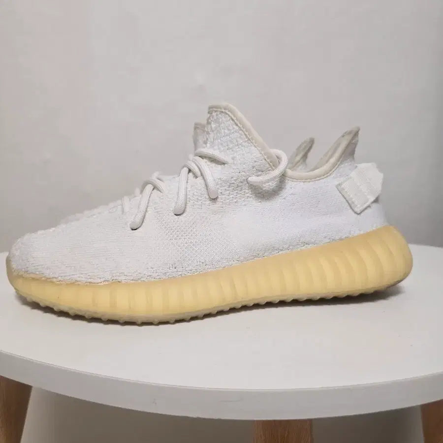 아디다스 이지부스트 350 V2 크림화이트