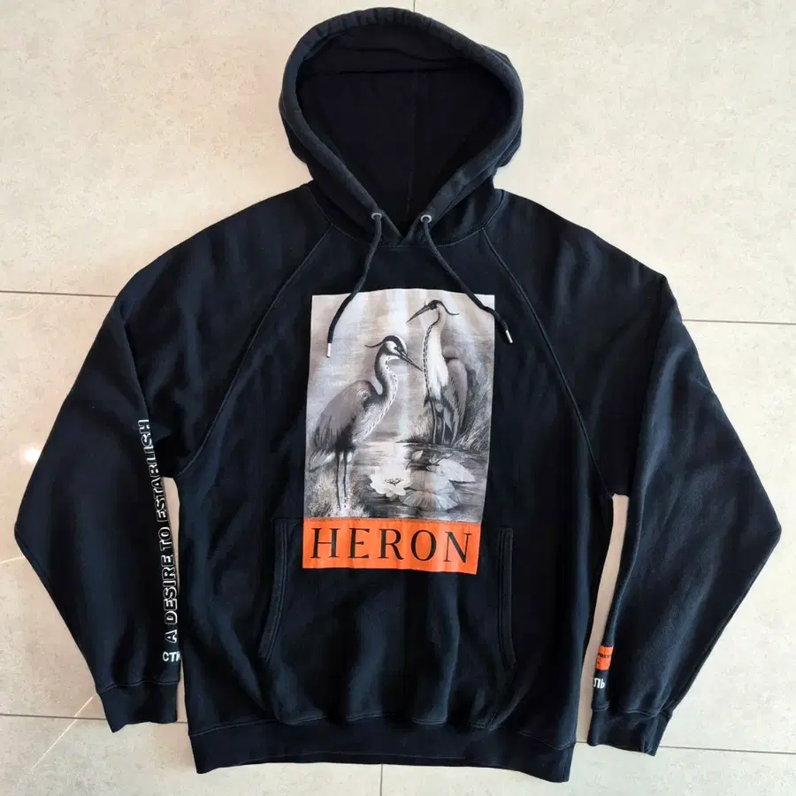 HERON PRESTON BLACK HERON PRINTED RAGLAN HOODIE (L)