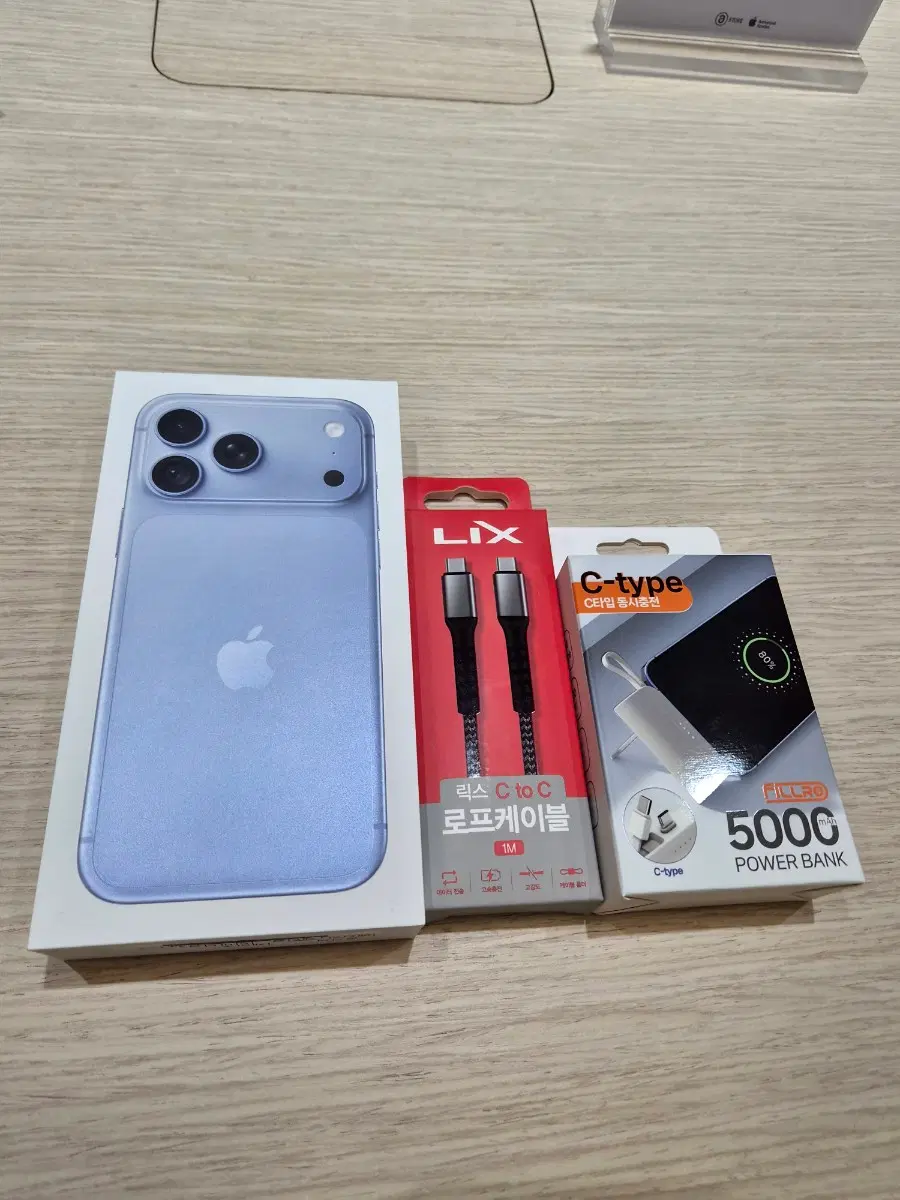 [미개봉 새제품] 아이폰 18 프로 맥스 글레이셔 256GB 자급제 + 보조배터리 + C타입케이블
