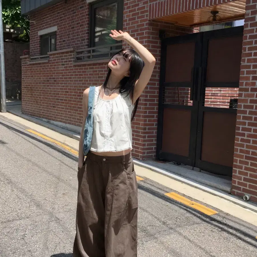 스트랩 나시 블라우스