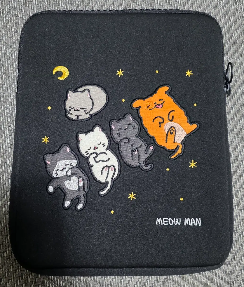 냐한남자 아이패드 파우치 (22년 구매/미사용)