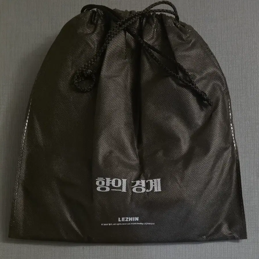 [레진] 향의 경계 힐긋 마우스 패드 패키지 판매합니다.
