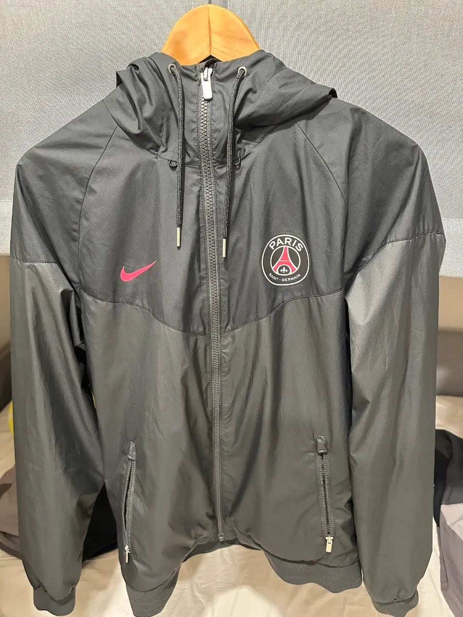 나이키 파리생제르망(PSG) 윈드러너 바람막이 검핑