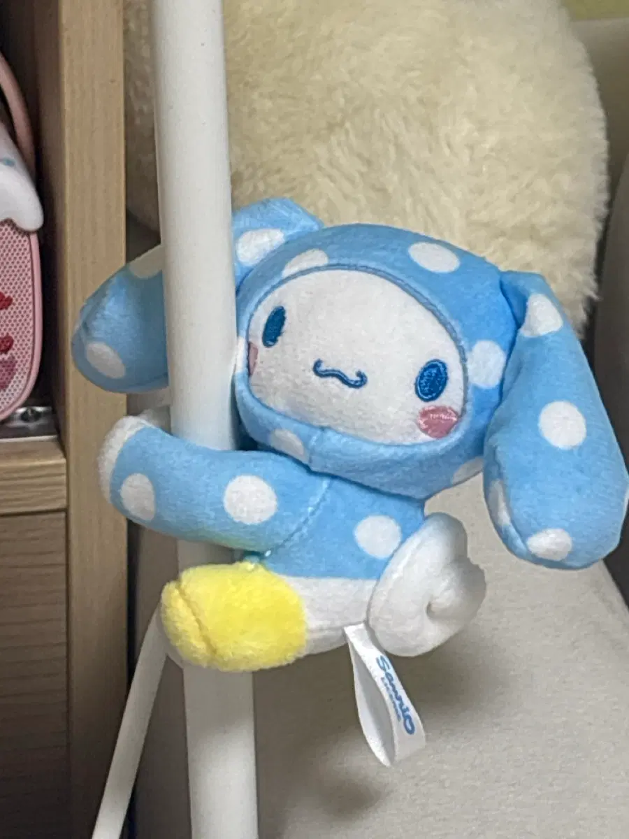 시나모롤 땡땡이 미니자석인형