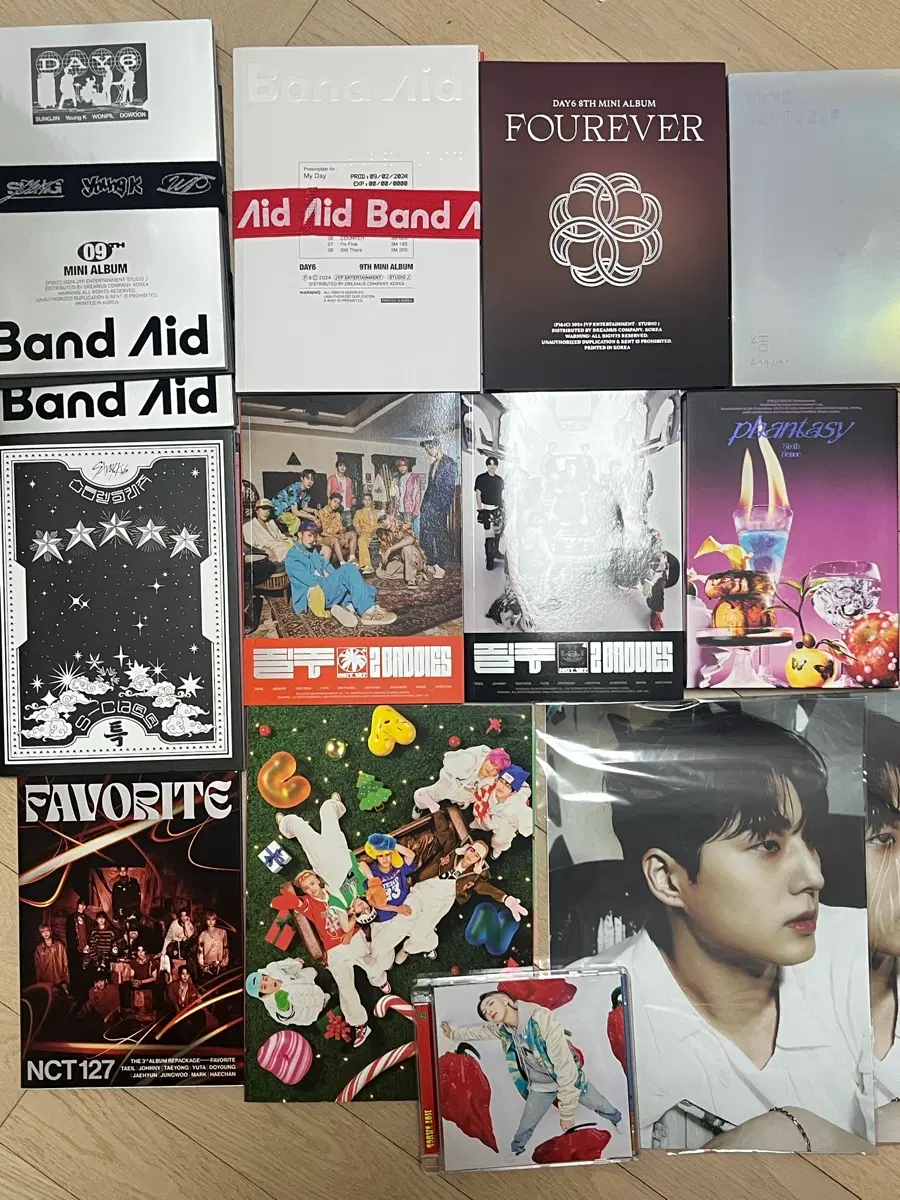 Male idol albums, 2,000 won each (Day6, BTS, NCT127, Stray Kids, NCT Dream, The Boyz)